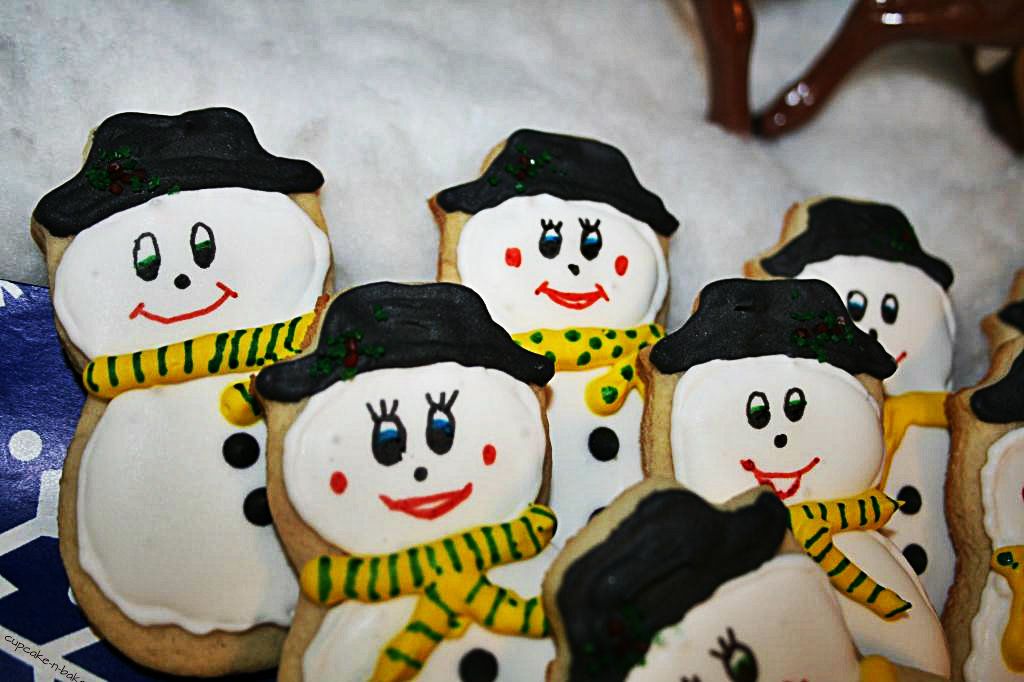 Snowman Cookies via @cupcake_n_bake