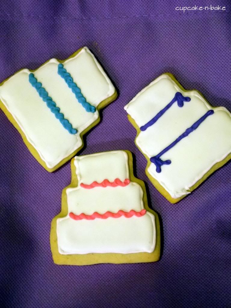  Wedding Cake Cookies via @cupcake_n_bake #wedding