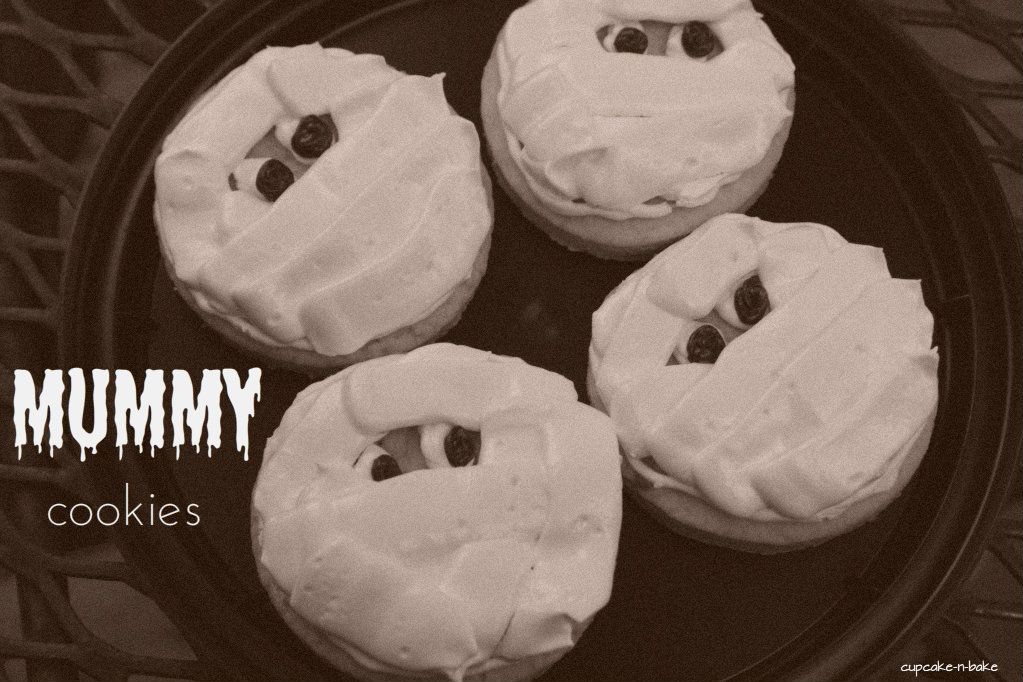 Mummy Cookies via @cupcake_n_bake #mummy #halloween #cookies #trickortreat