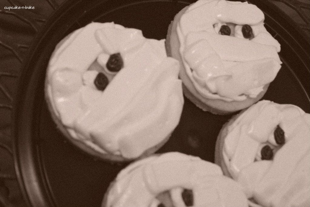 Mummy Cookies via @cupcake_n_bake #Halloween
