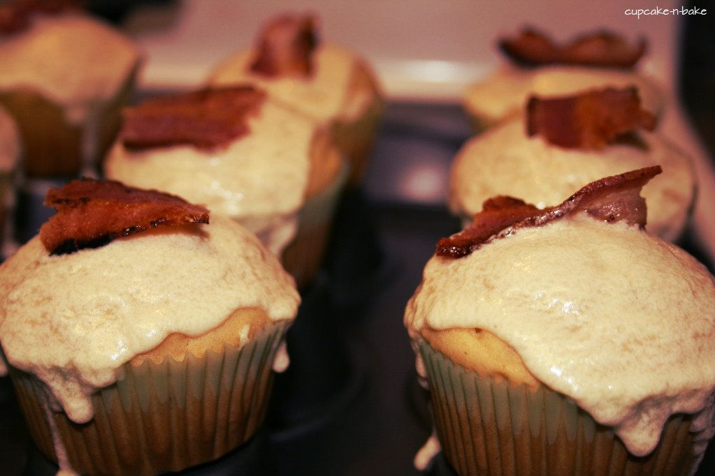 bacon cupcakes with maple glaze