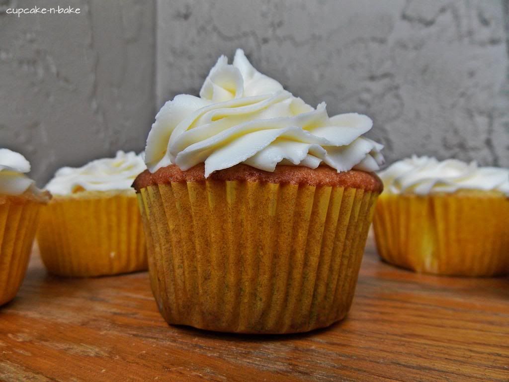  Lemon Creme Cupcakes [like the cookies] via @cupcake_n_bake #cupcakes #recipe #cookies
