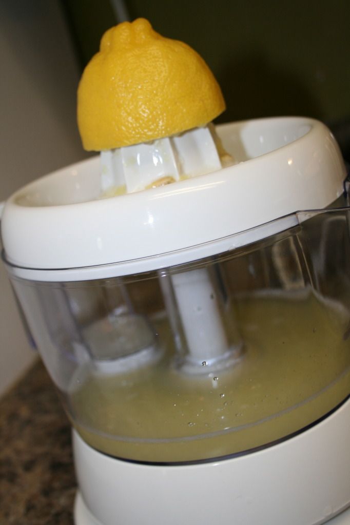  How to make fresh squeezed lemonade via @cupcake_n_bake #summer