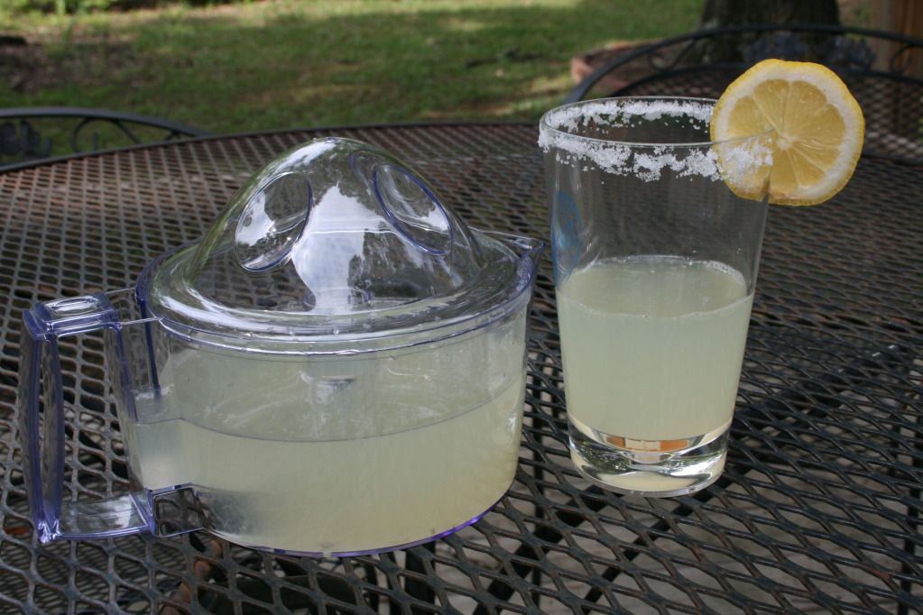 Fresh Squeezed Lemonade via @cupcake_n_bake. Must try! #summer #lemonade