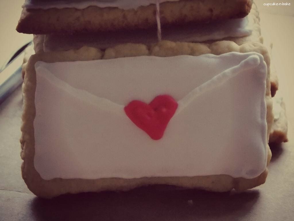 Pretty Love Letter Cookies via @cupcake_n_bake #valentines