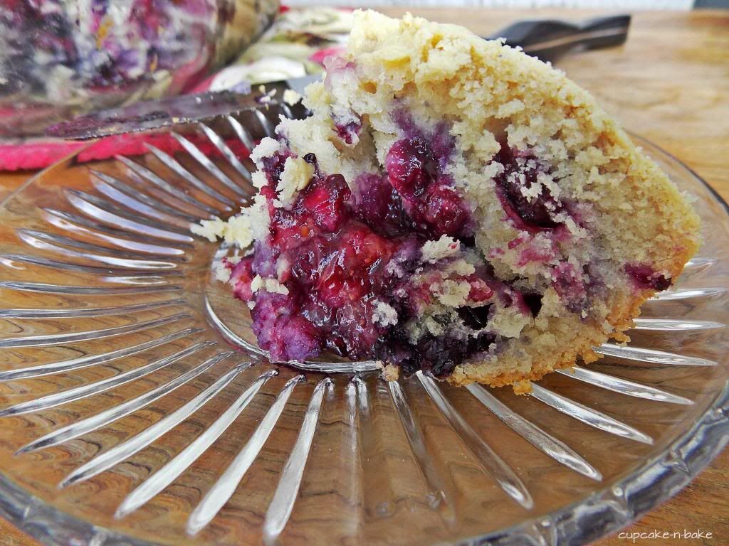  Vegan Blueberry Breakfast Cake #recipe via @cupcake_n_bake adaptation from Alexandra's Kitchen blog