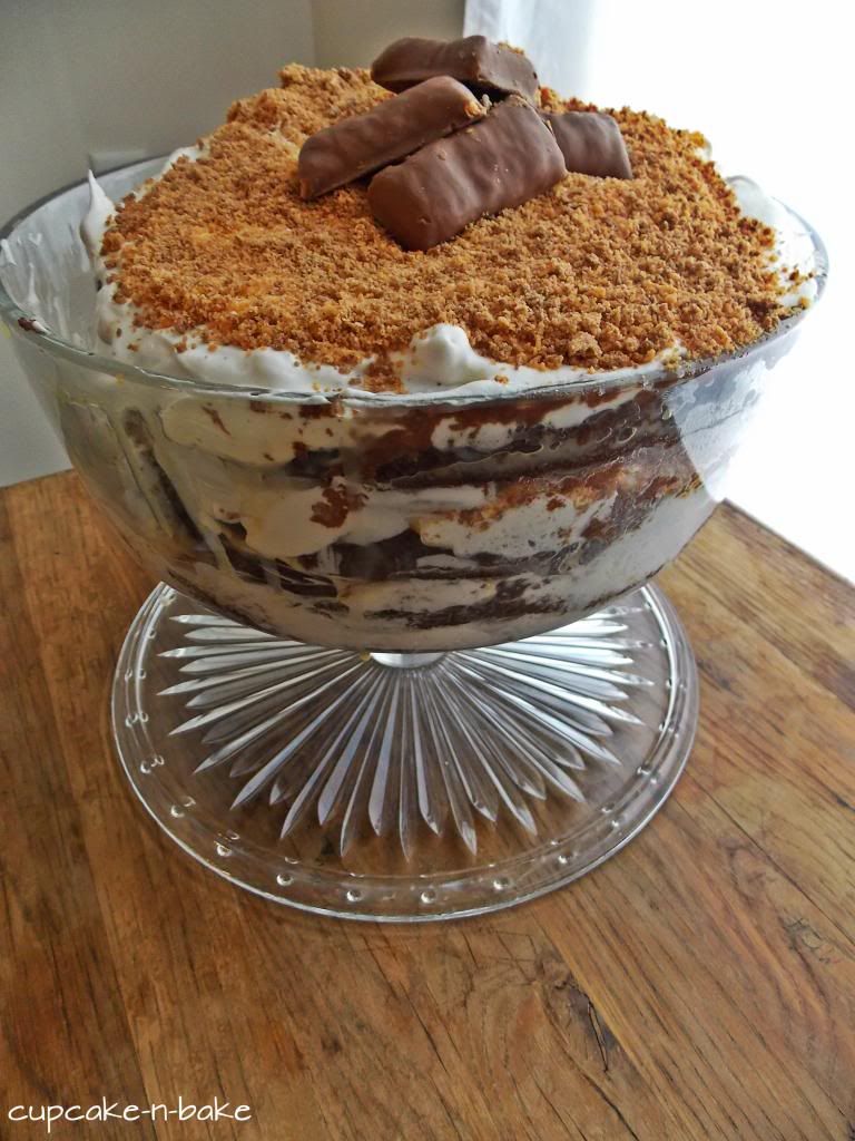  Ooey-Gooey Butterfinger Trifle via @cupcake_n_bake #recipe #cake #butterfinger