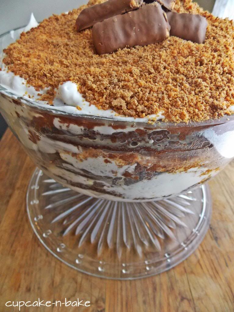  Ooey-Gooey Butterfinger Trifle via @cupcake_n_bake #recipe #cake #butterfinger