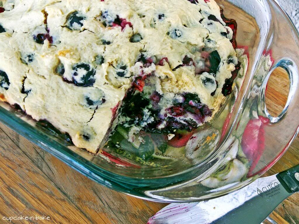  Vegan Blueberry Breakfast Cake #recipe via @cupcake_n_bake adaptation from Alexandra's Kitchen blog