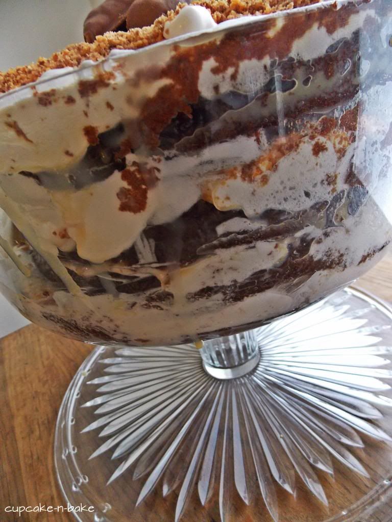  Ooey-Gooey Butterfinger Trifle via @cupcake_n_bake #recipe #cake #butterfinger