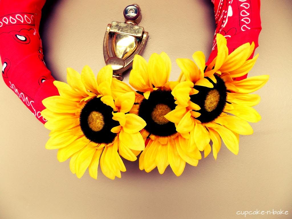  Summer Sunflower Wreath via @cupcake_n_bake #diy #summer