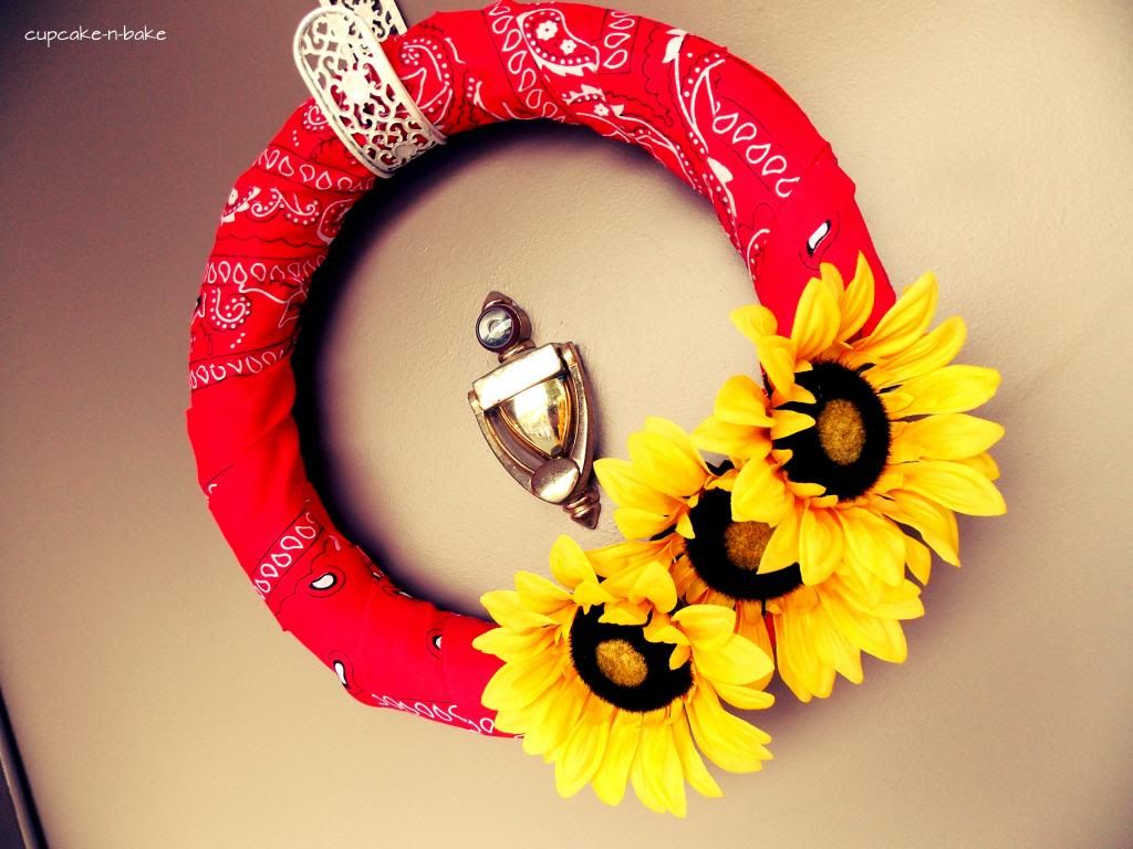 Summer Sunflower Wreath via @cupcake_n_bake #summer #diy