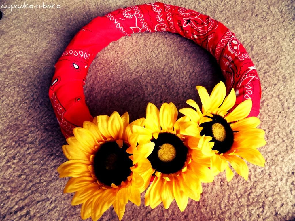  Summer Sunflower Wreath via @cupcake_n_bake #summer #diy