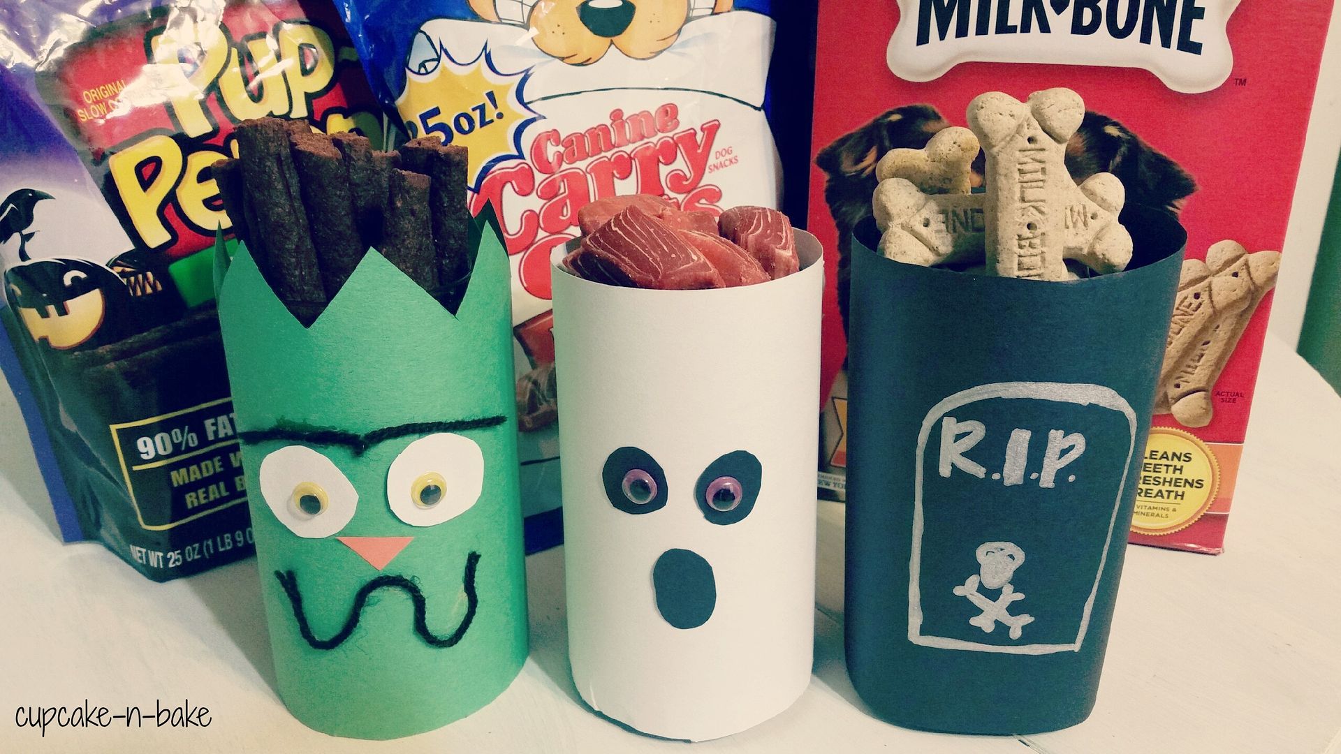  DIY Howl-o-ween Treat Jars. Trick or Treat with your pup this Halloween. @cupcake_n_bake @milkbone