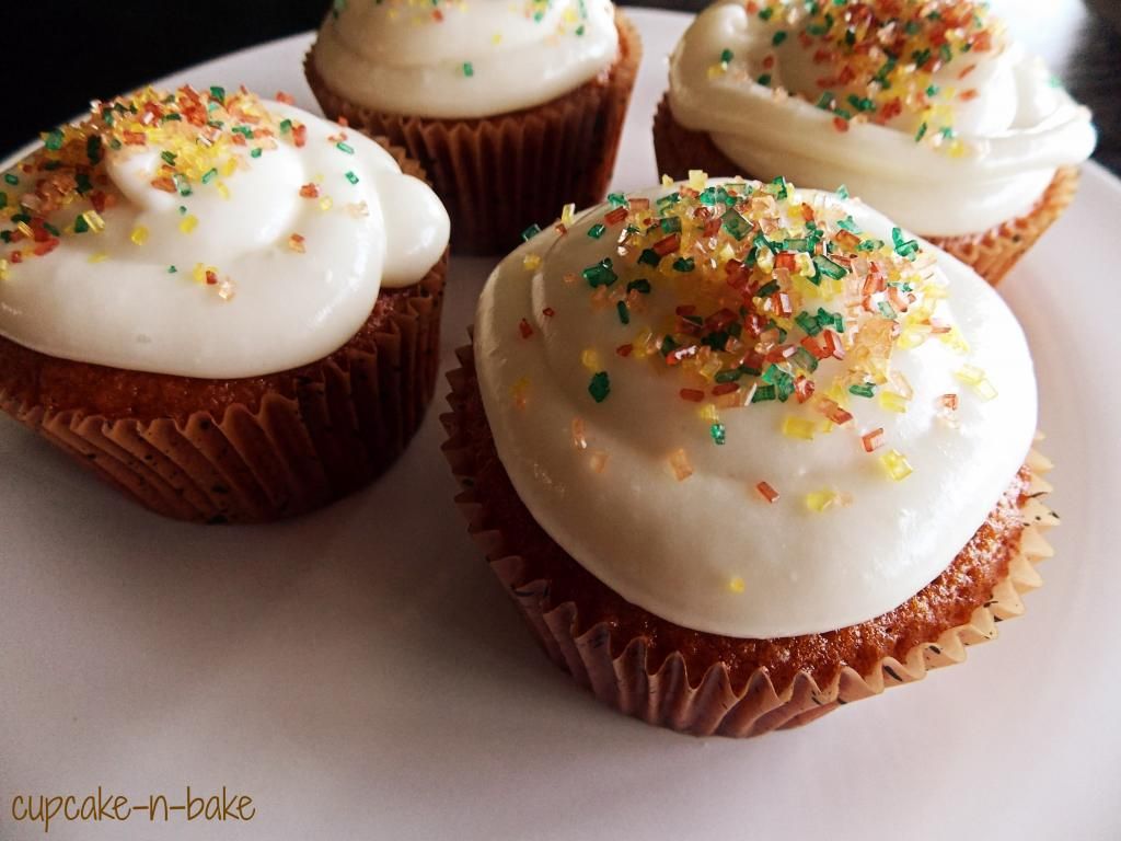 Orange Velvet Autumn Cupcakes via @cupcake-n-bake #autumn #cupcakes #itsfallyall