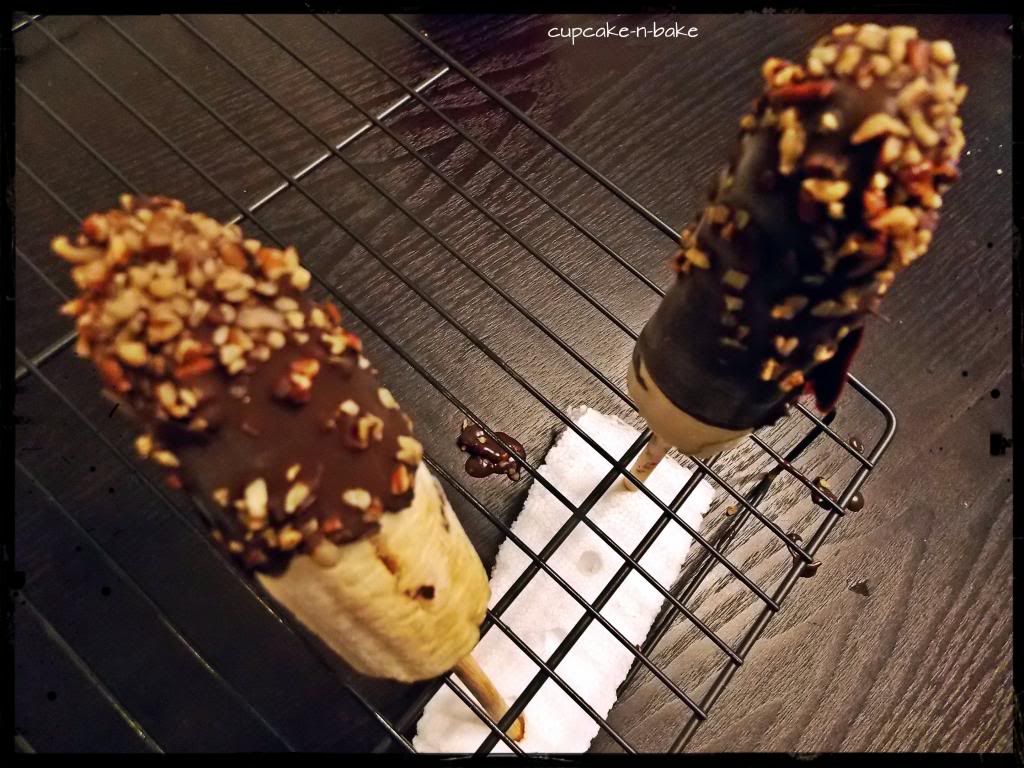  Chocolate Covered Banana Pops via @cupcake_n_bake