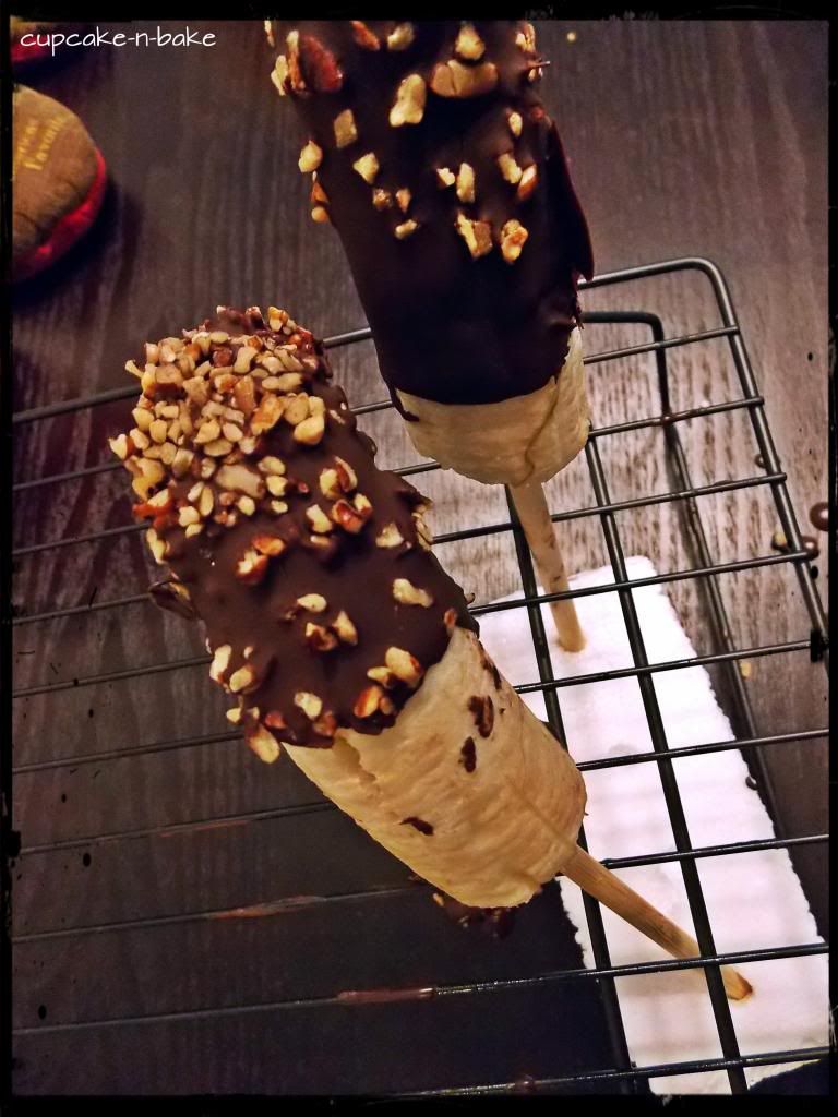  Chocolate covered Banana Pops via @cupcake_n_bake
