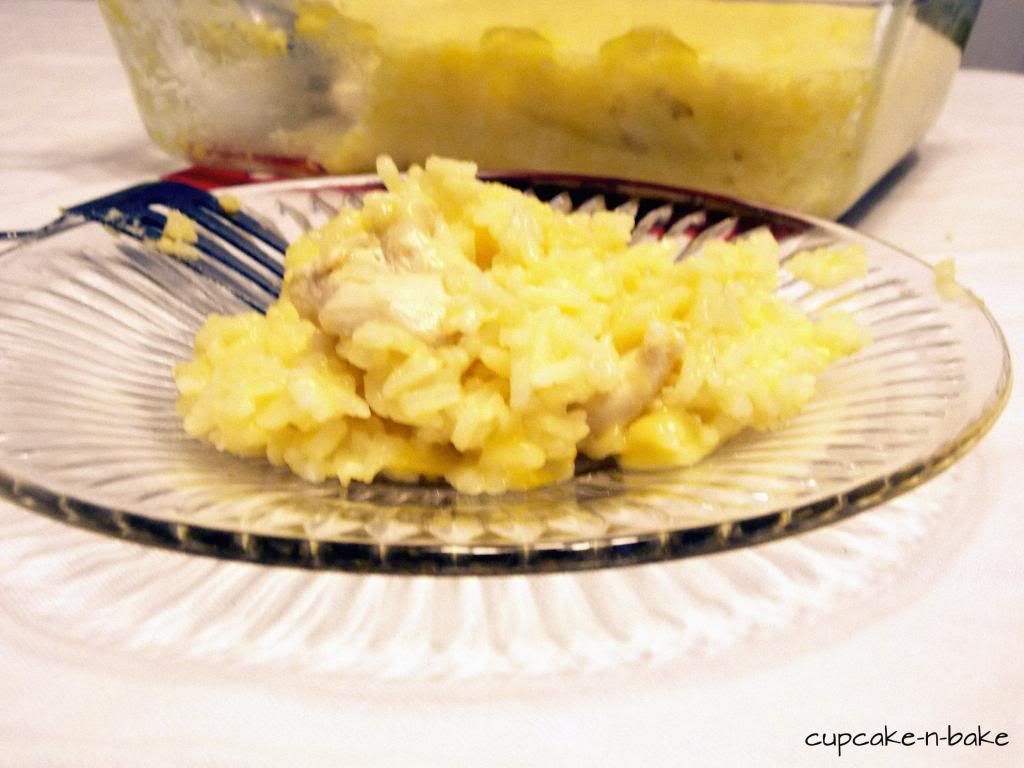  Easy Chicken & Rice Casserole via @cupcake_n_bake #chicken #dinner #kidfriendly #recipe