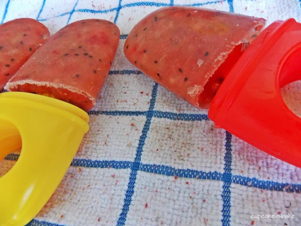  Strawberry Kiwi Popsicles via @cupcake_n_bake #fruity #summer