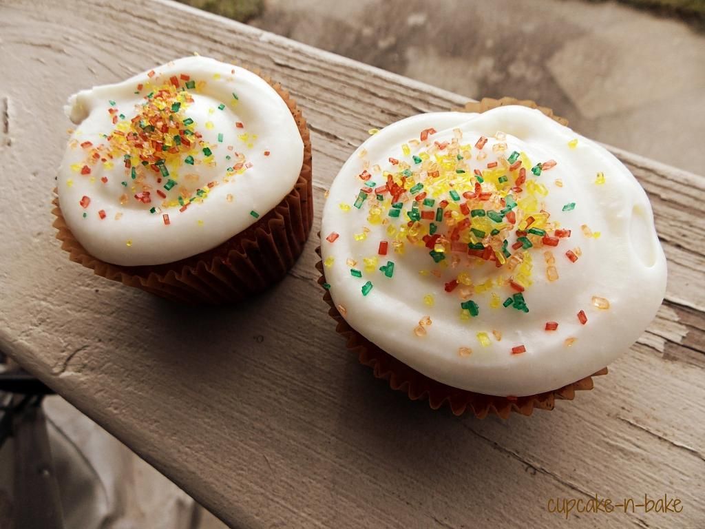 Orange Velvet Autumn Cupcakes via @cupcake-n-bake #autumn #cupcakes #itsfallyall