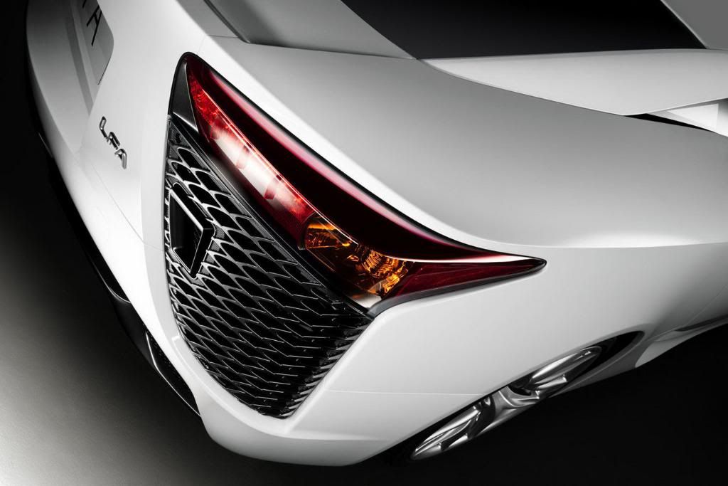 lexus-lf-a-125.jpg
